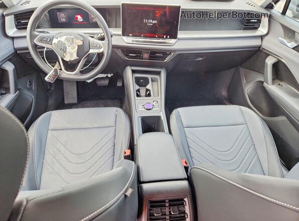 3VVER7RMXTM008975 2026 VOLKSWAGEN TIGUAN Silver Widok deski rozdzielczej