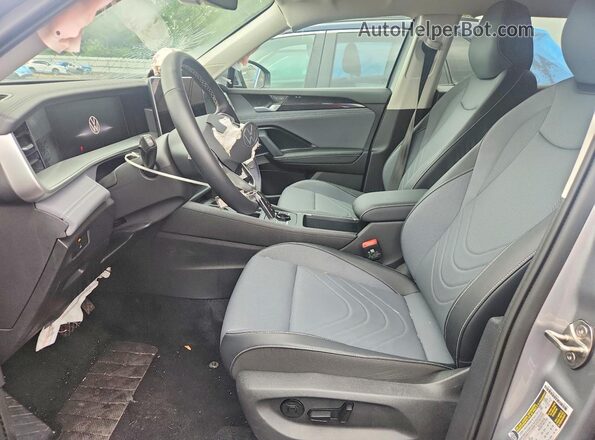 3VVER7RMXTM008975 2026 VOLKSWAGEN TIGUAN Silver Widok wnętrza z przodu