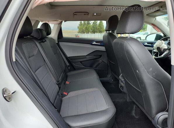 3VVEX7B25RM042460 2024 VOLKSWAGEN TAOS White Vista de los asientos traseros