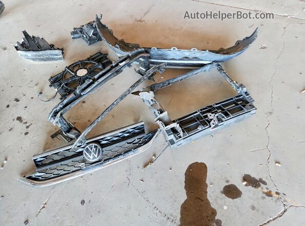 3VVEX7B2XPM372639 2023 VOLKSWAGEN TAOS Silver Widok komory silnika
