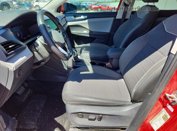 3VVEX7B2XRM069802 2024 VOLKSWAGEN TAOS Red Widok wnętrza z przodu