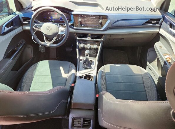 3VVEX7B2XRM069802 2024 VOLKSWAGEN TAOS Red Widok deski rozdzielczej