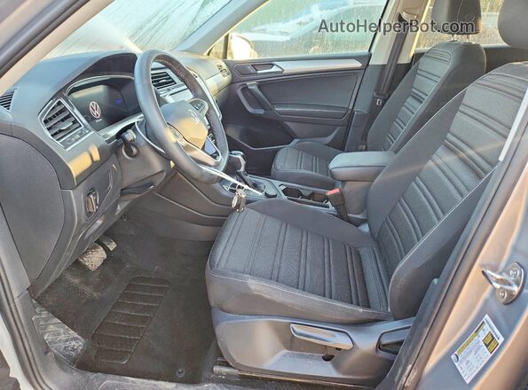3VVFB7AX1RM107546 2024 VOLKSWAGEN TIGUAN Серебряный Вид салона спереди