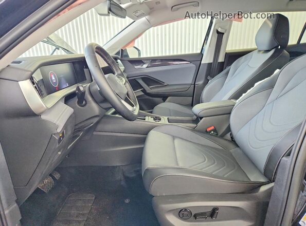 3VVFR7RM1TM075811 2026 VOLKSWAGEN TIGUAN Black Widok wnętrza z przodu