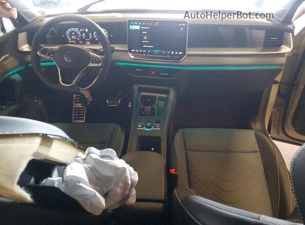 3VVHR7RM4TM077464 2026 VOLKSWAGEN TIGUAN Beige Widok deski rozdzielczej