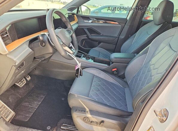 3VVLR7RM7SM039509 2025 VOLKSWAGEN TIGUAN Белый Вид салона спереди