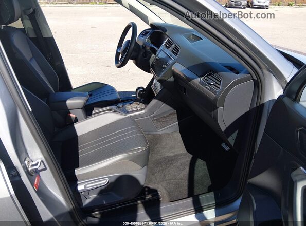 3VVMB7AX4PM014427 2023 VOLKSWAGEN TIGUAN Серебряный Вид салона спереди