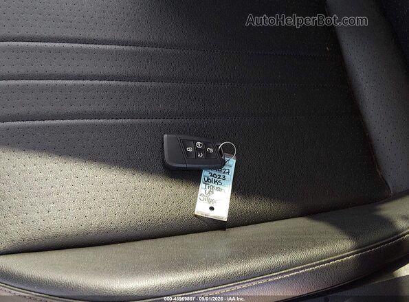 3VVMB7AX4PM014427 2023 VOLKSWAGEN TIGUAN Серебряный Вид панели приборов