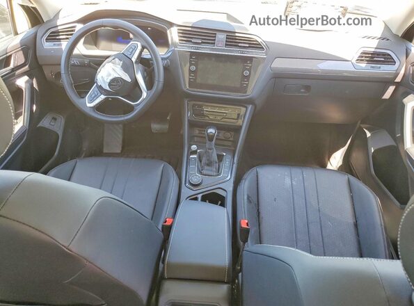 3VVMB7AX8RM193574 2024 VOLKSWAGEN TIGUAN Black Widok deski rozdzielczej