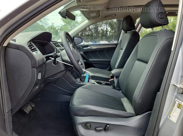 3VVMB7AX9PM076924 2023 VOLKSWAGEN TIGUAN Серебряный Вид салона спереди