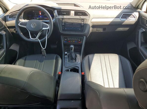 3VVNB7AX3PM009675 2023 VOLKSWAGEN TIGUAN White Вид панелі приладів