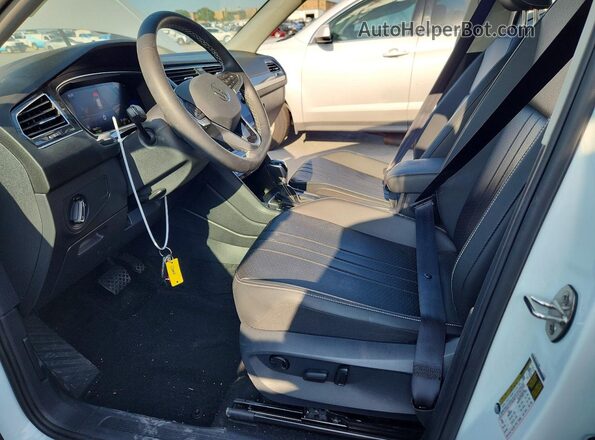 3VVNB7AX7PM101937 2023 VOLKSWAGEN TIGUAN White Widok wnętrza z przodu