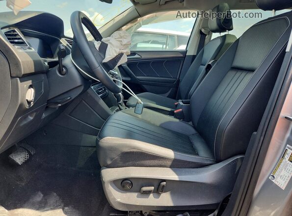 3VVNB7AX8PM004844 2023 VOLKSWAGEN TIGUAN Silver Widok wnętrza z przodu