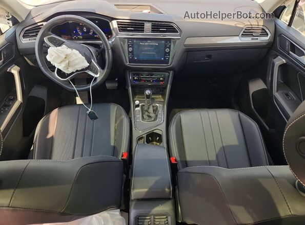 3VVNB7AX8PM004844 2023 VOLKSWAGEN TIGUAN Silver Widok deski rozdzielczej
