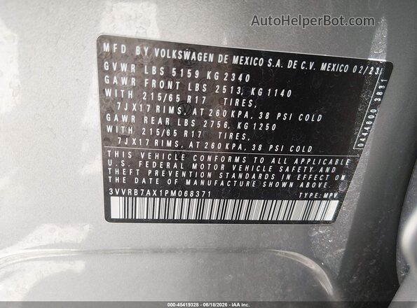 3VVRB7AX1PM068371 2023 VOLKSWAGEN TIGUAN Gray ძრავის განყოფილების ხედი