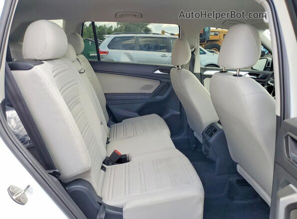 3VVRB7AX6RM225220 2024 VOLKSWAGEN TIGUAN White Widok wnętrza z tyłu