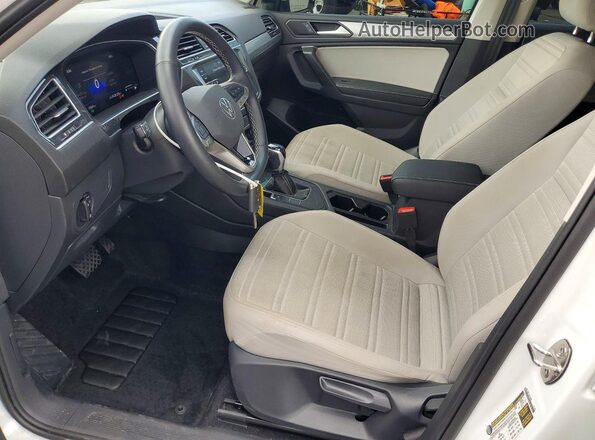 3VVRB7AX6RM225220 2024 VOLKSWAGEN TIGUAN White Widok wnętrza z przodu