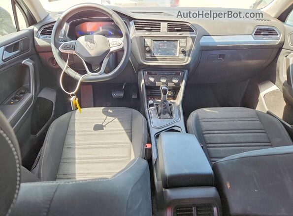 3VVRB7AX7RM018058 2024 VOLKSWAGEN TIGUAN Gray Առջևի վահանակի տեսք