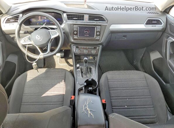 3VVRB7AX9RM010964 2024 VOLKSWAGEN TIGUAN Silver წინა პანელის ხედი