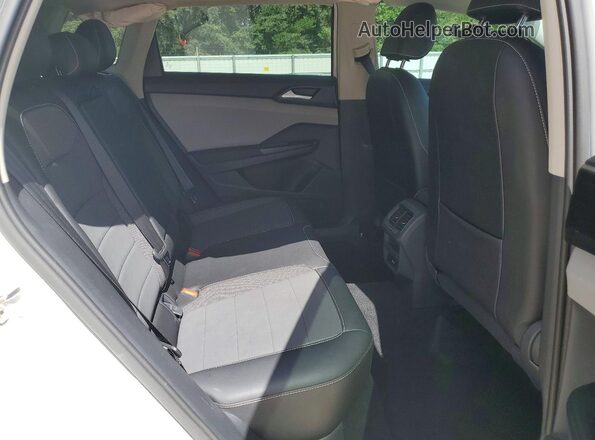 3VVRX7B28NM021498 2022 VOLKSWAGEN TAOS White Вид задньої частини салону