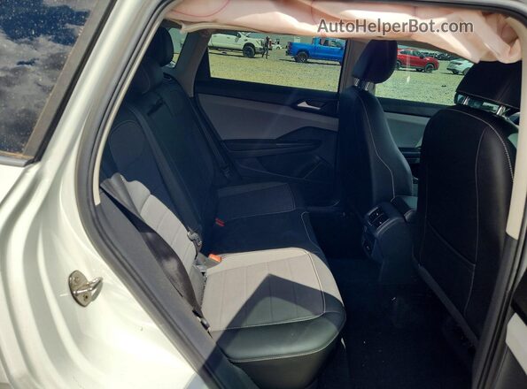 3VVRX7B29NM039654 2022 VOLKSWAGEN TAOS White Вид задньої частини салону