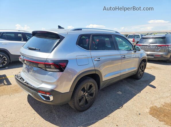 3VVSC7B27SM009559 2025 VOLKSWAGEN TAOS Silver უკანა მარჯვენა