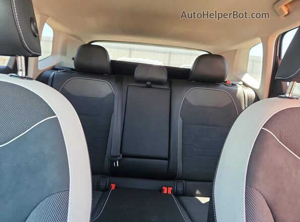 3VVSC7B27SM009559 2025 VOLKSWAGEN TAOS Silver უკანა სავარძლების ხედი
