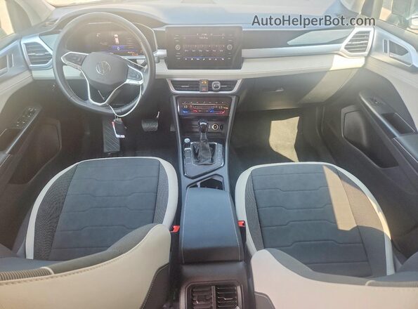3VVSC7B27TM007375 2026 VOLKSWAGEN TAOS Gray Vista del salpicadero