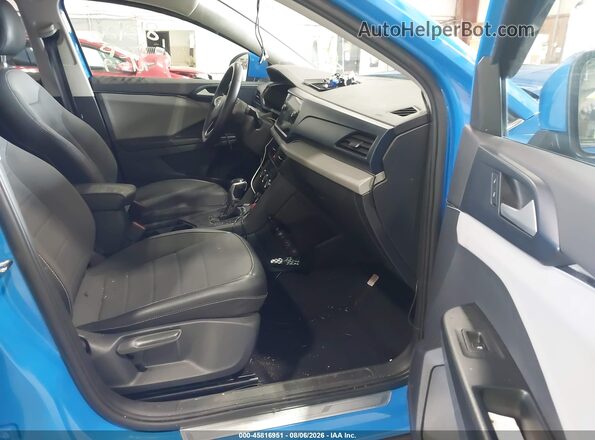 3VVSX7B20NM004261 2022 VOLKSWAGEN TAOS Синий Вид салона спереди