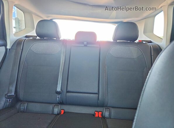 3VVSX7B26RM120246 2024 VOLKSWAGEN TAOS Silver Widok tylnych siedzeń