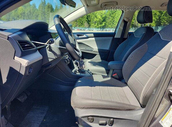 3VVSX7B28RM063497 2024 VOLKSWAGEN TAOS Серый Вид салона спереди