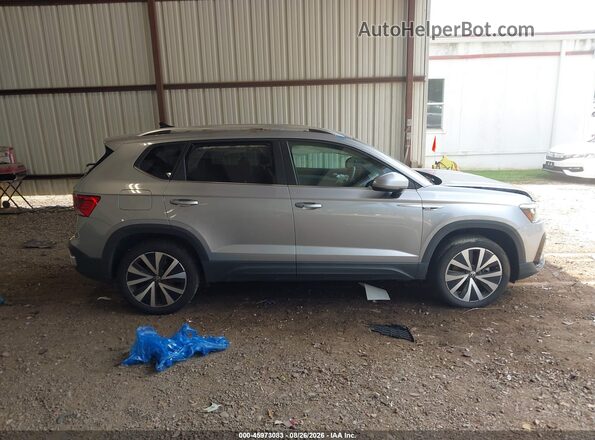 3VVSX7B2XRM122128 2024 VOLKSWAGEN TAOS Silver Vista interior trasera