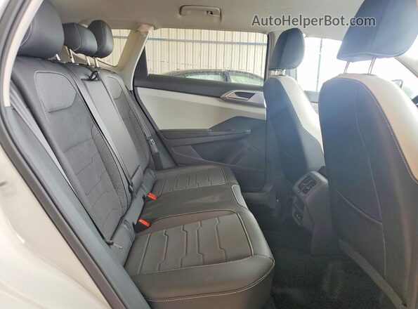 3VVUC7B28TM076911 2026 VOLKSWAGEN TAOS White Rear interior view