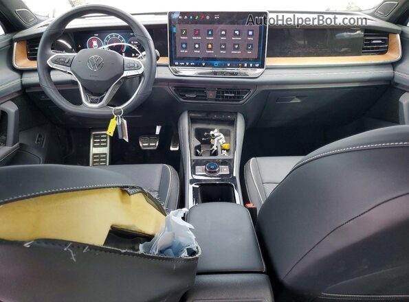 3VVUW7RM4TM055990 2026 VOLKSWAGEN TIGUAN Black Dashboard view