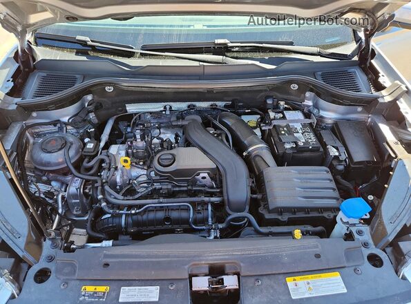 3VVUX7B20RM067777 2024 VOLKSWAGEN TAOS Silver Vista del compartimento del motor