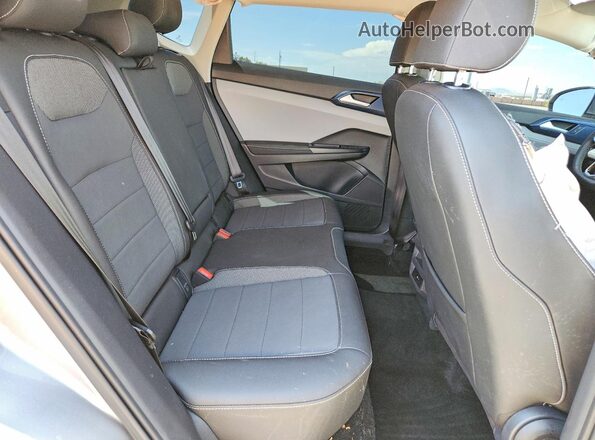 3VVUX7B20RM067777 2024 VOLKSWAGEN TAOS Silver Vista interior trasera