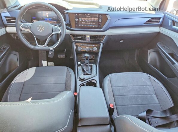3VVUX7B20RM067777 2024 VOLKSWAGEN TAOS Silver Vista del salpicadero