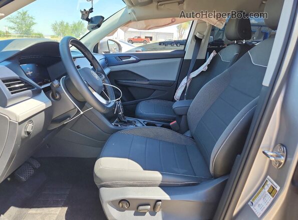 3VVUX7B20RM067777 2024 VOLKSWAGEN TAOS Silver Vista interior delantera