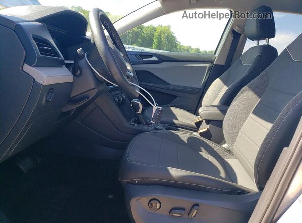 3VVUX7B21RM028177 2024 VOLKSWAGEN TAOS Серебряный Вид салона спереди