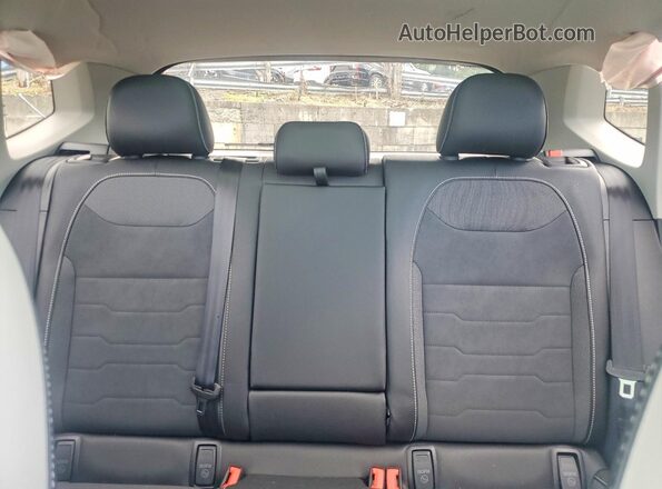 3VVVC7B24SM083163 2025 VOLKSWAGEN TAOS White Vista de los asientos traseros