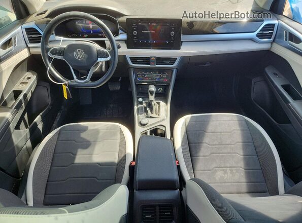 3VVVC7B28SM034550 2025 VOLKSWAGEN TAOS Blue Вид панелі приладів