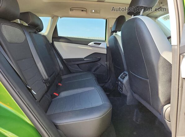 3VVVC7B2XTM039346 2026 VOLKSWAGEN TAOS Green Вид задньої частини салону