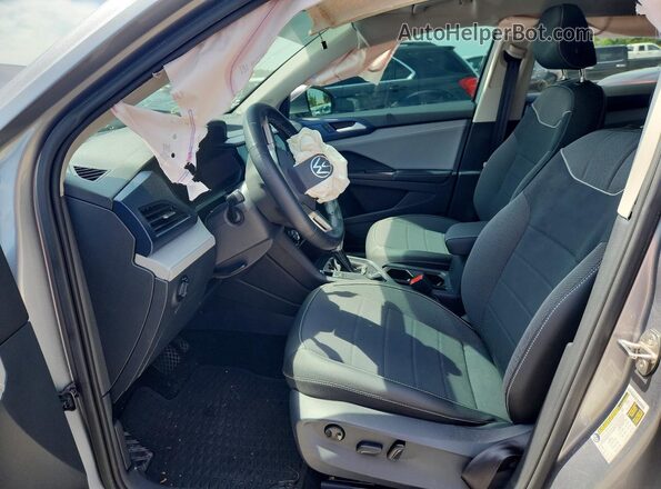 3VVVX7B2XRM033883 2024 VOLKSWAGEN TAOS Silver Widok wnętrza z przodu