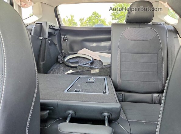 3VVVX7B2XRM033883 2024 VOLKSWAGEN TAOS Silver Widok tylnych siedzeń