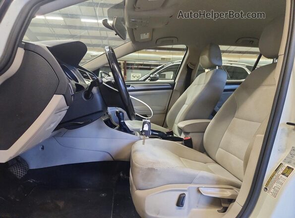 3VW017AU9HM520159 2017 VOLKSWAGEN GOLF White Вид салону спереду