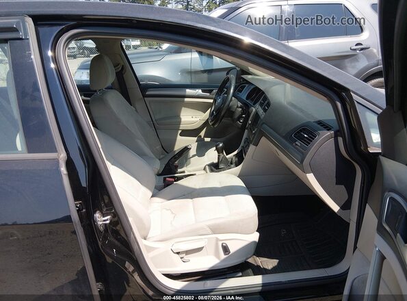 3VW117AU5HM070997 2017 VOLKSWAGEN GOLF Black Вид салону спереду