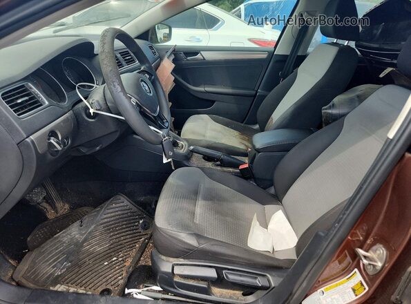 3VW2B7AJ0HM372091 2017 VOLKSWAGEN JETTA Brown Вид салону спереду