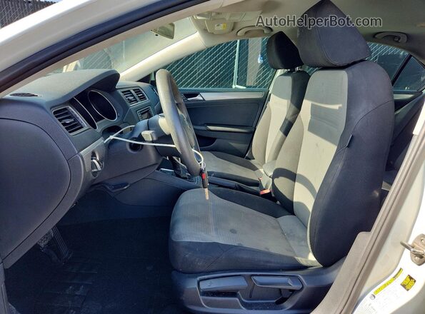 3VW2B7AJ1HM352996 2017 VOLKSWAGEN JETTA Белый Вид салона спереди
