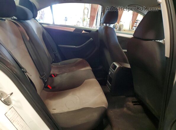 3VW2B7AJ2HM205151 2017 VOLKSWAGEN JETTA White Widok tylnych siedzeń