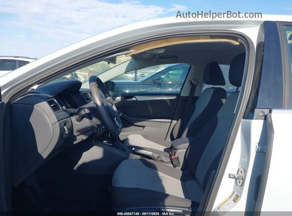 3VW2B7AJ2HM389409 2017 VOLKSWAGEN JETTA Silver Սալոնի դիմացի տեսք